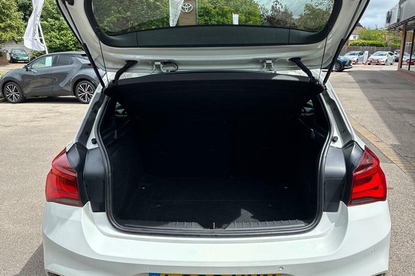 BMW 1 Series Hatchback White #13
