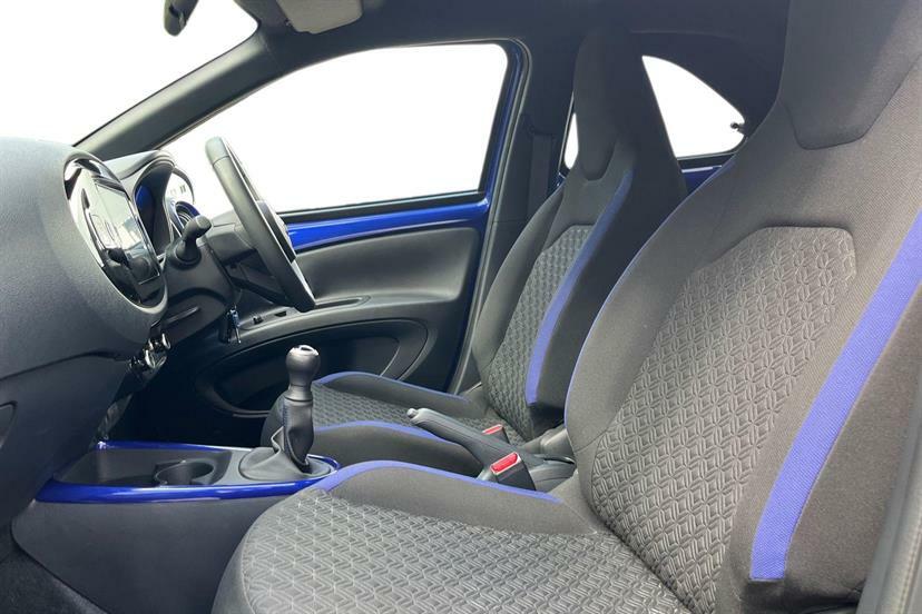 Toyota Aygo X 1.0 Vvt-i Edge Black #2