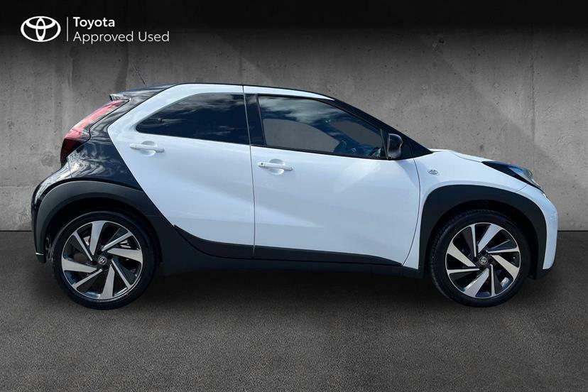 Toyota Aygo X 1.0 Vvt-i Edge Black #4