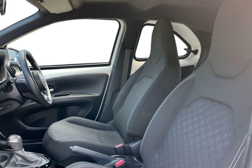 Toyota Aygo X 1.0 Vvt-i Edge Black #2