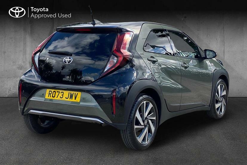Toyota Aygo X 1.0 Vvt-i Exclusive Black #2