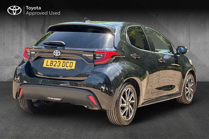 Toyota Yaris 1.5 Hybrid Design Cvt Black #2