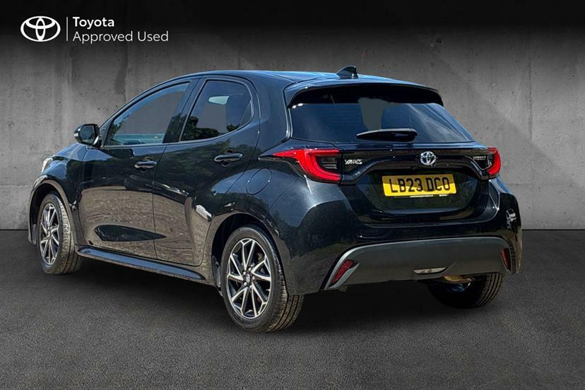 Toyota Yaris 1.5 Hybrid Design Cvt Black #4