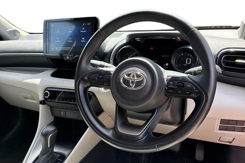 Toyota Yaris 1.5 Hybrid Excel Cvt #6
