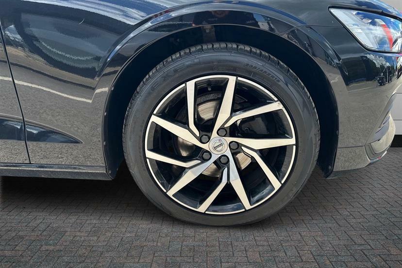 Volvo V60 2.0 T4 190 Momentum Plus Black #4