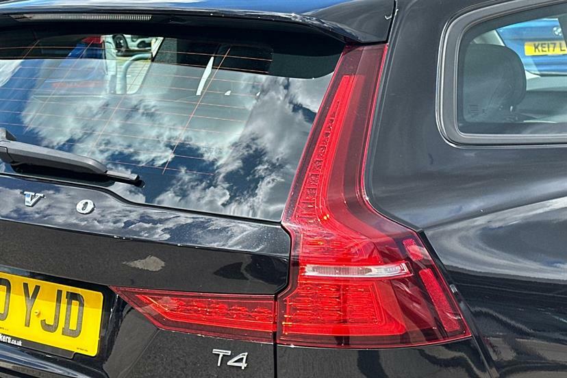 Volvo V60 D4 R-design Plus White #17