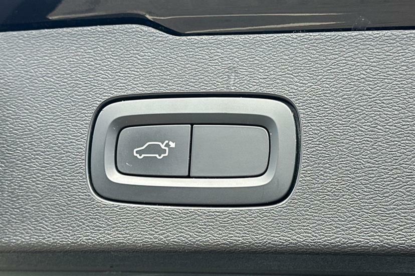 Volvo V60 D4 R-design Plus White #18