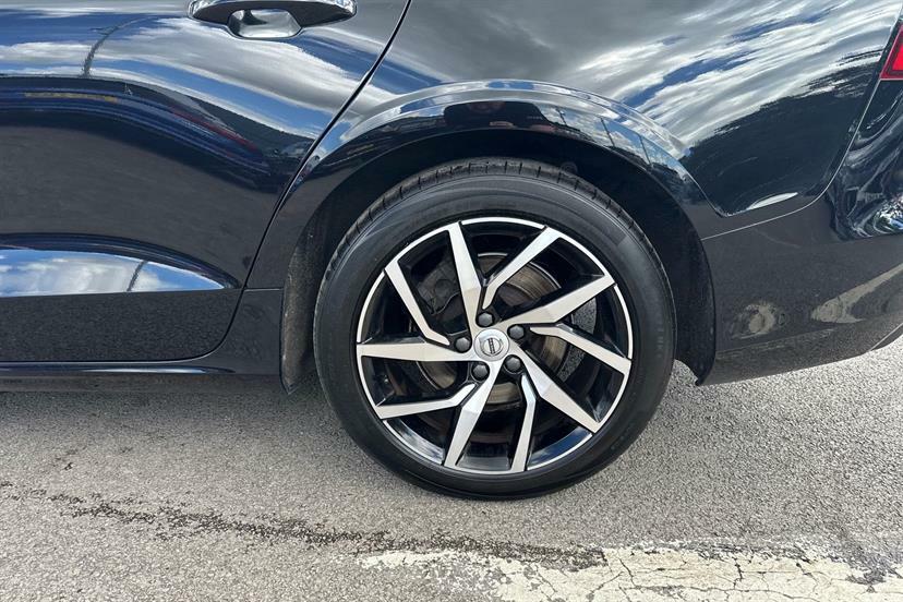 Volvo V60 D4 R-design Plus White #14