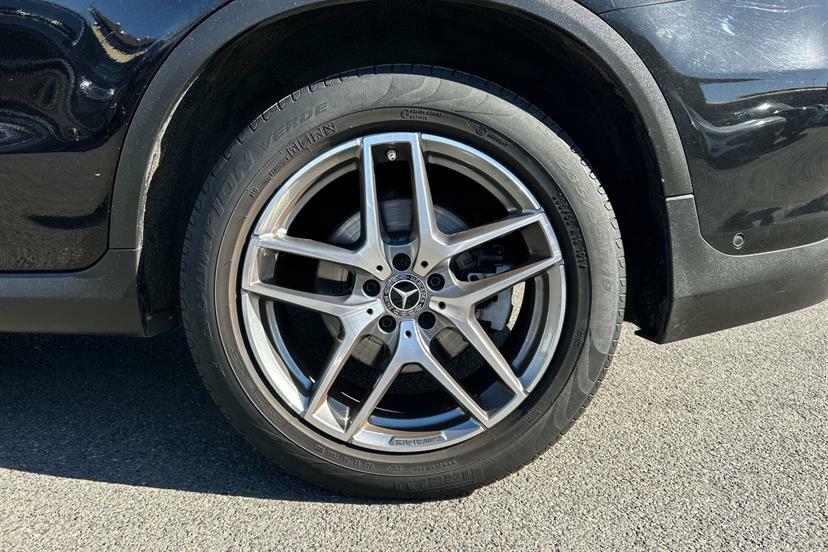 Mercedes-Benz GLC Class 220D 4Matic Amg Line Prem Plus 9G-tronic Black #4