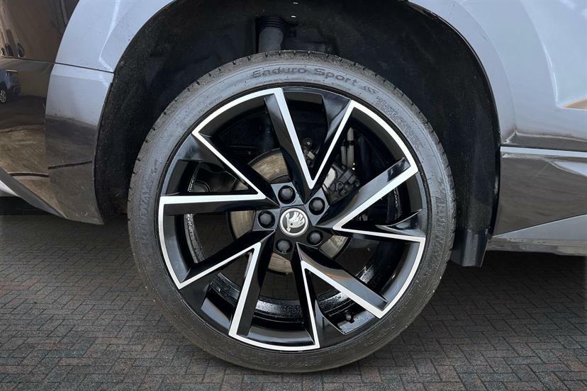 Skoda Karoq 1.5 Tsi Sport Line Dsg Black #4