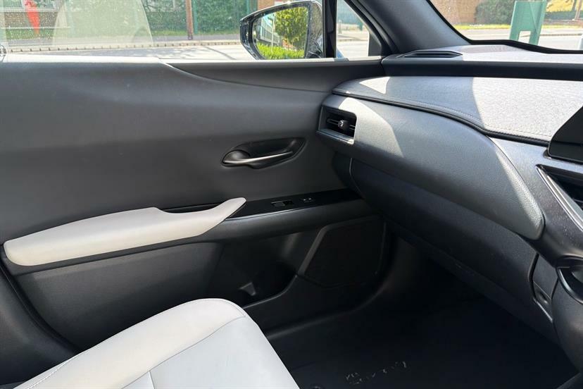 Lexus UX 250H Black #35