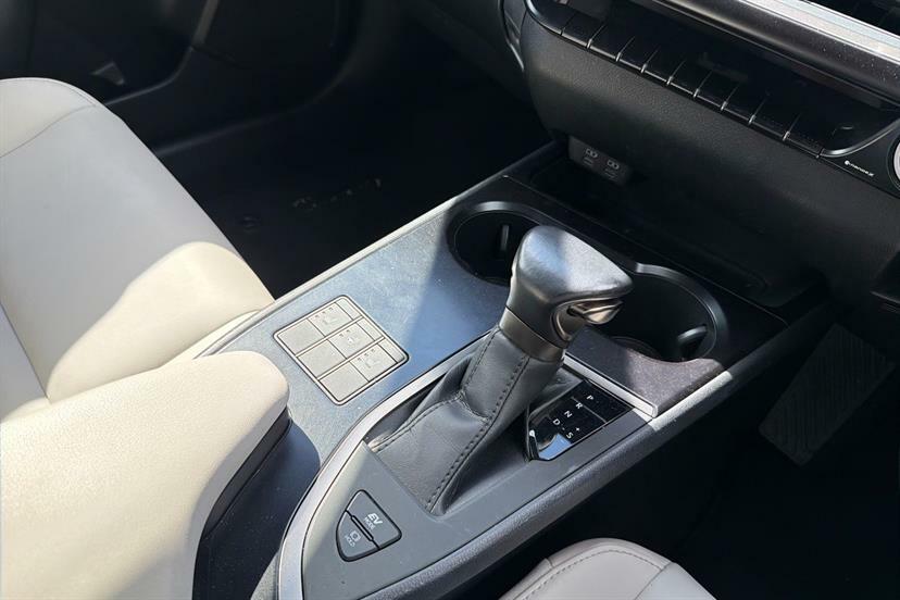 Lexus UX 250H Black #34