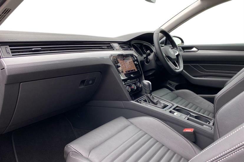 Volkswagen Passat 1.5 Tsi Evo Sel Dsg Black #2