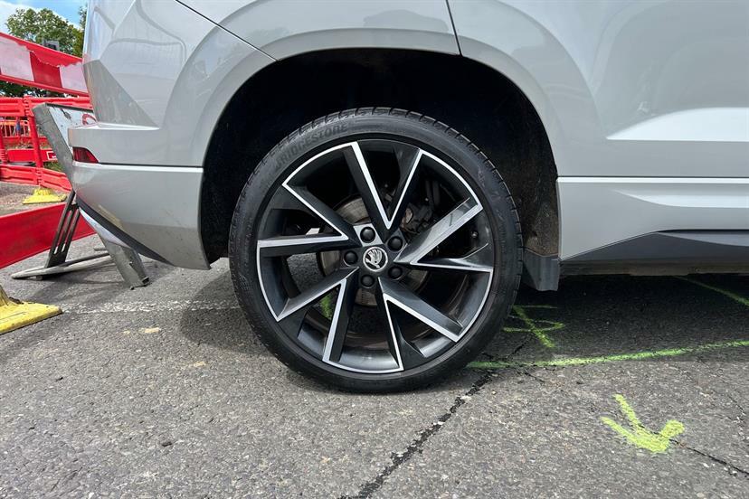 Skoda Karoq Se Drive Black #9