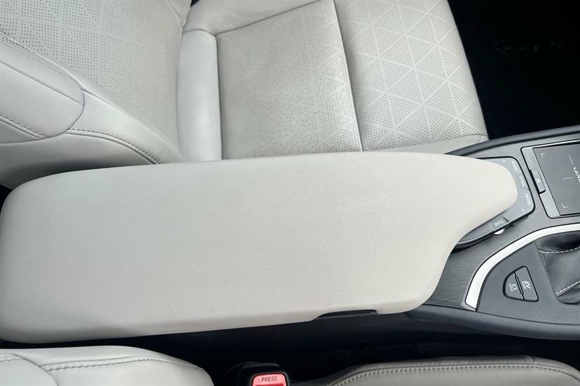 Lexus UX 250H 2.0 Cvt Without Nav  #22