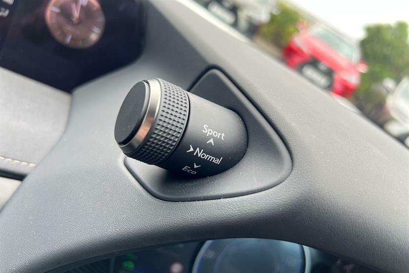 Lexus UX 250H 2.0 Cvt Without Nav  #18