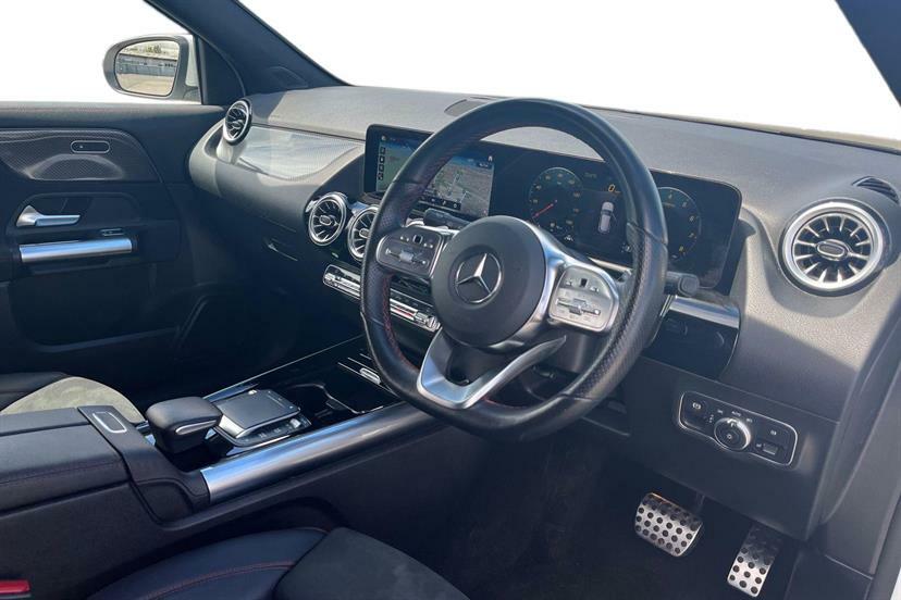 Mercedes-Benz GLA Class 200 Amg Line Premium White #5