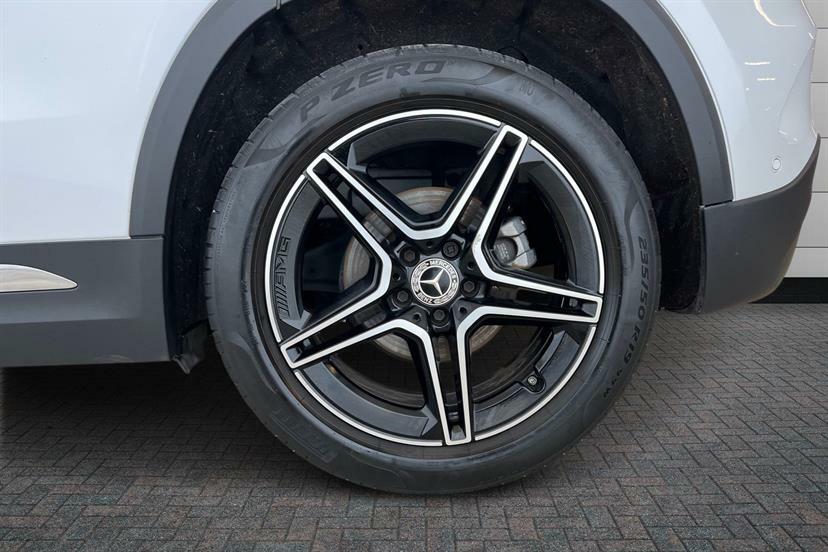Mercedes-Benz GLA Class 200 Amg Line Premium White #4