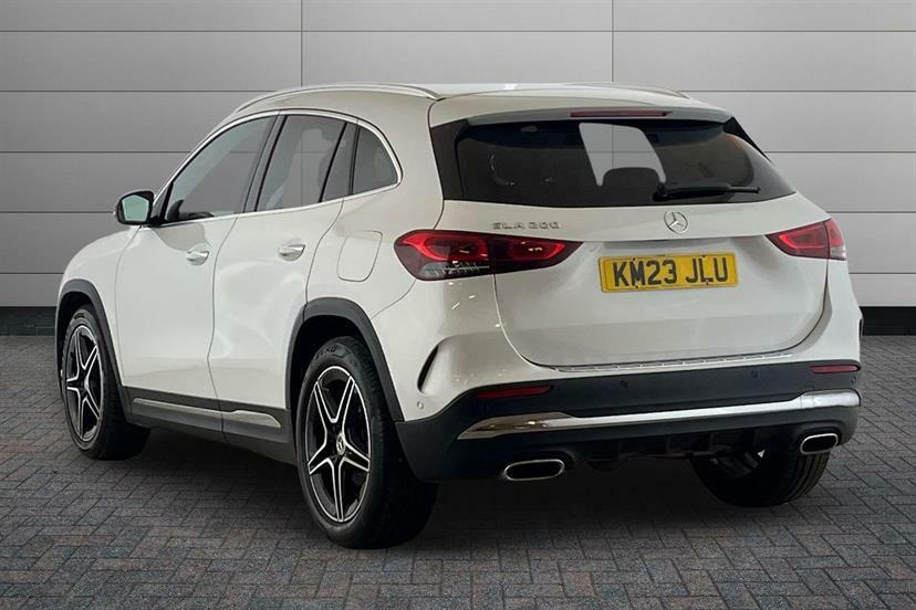 Mercedes-Benz GLA Class 200 Amg Line Premium White #2