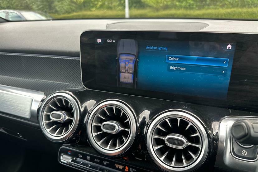 Mercedes-Benz GLB Class Amg Line Blue #43