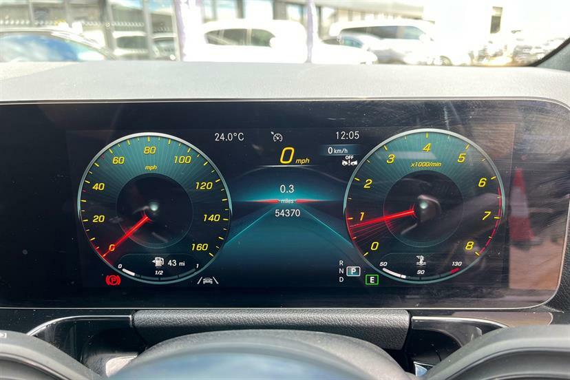 Mercedes-Benz GLA Class 200 Amg Line Premium Blue #4