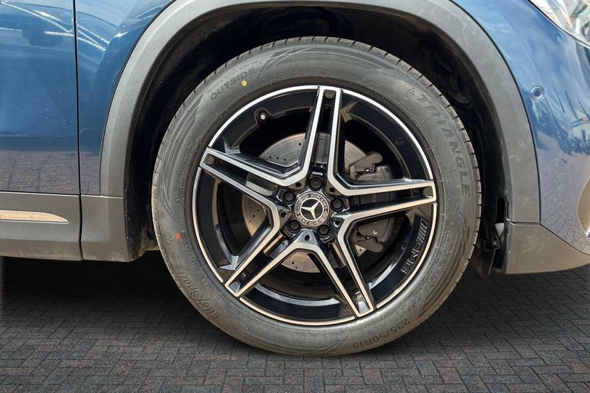 Mercedes-Benz GLA Class 200 Amg Line Premium Blue #2