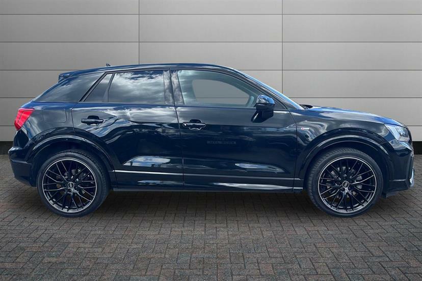 Audi Q2 35 Tfsi Black Edition S Tronic Tech Black #4