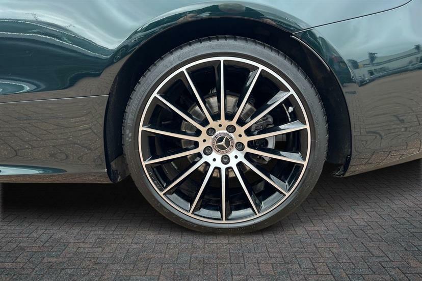 Mercedes-Benz E Class E220d Amg Line Premium Plus 9G-tronic Green #4