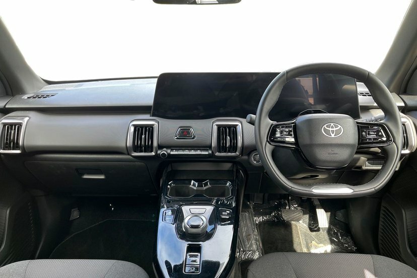 Toyota Urban Cruiser 61Kwh Design Suv 174 Ps Black #6