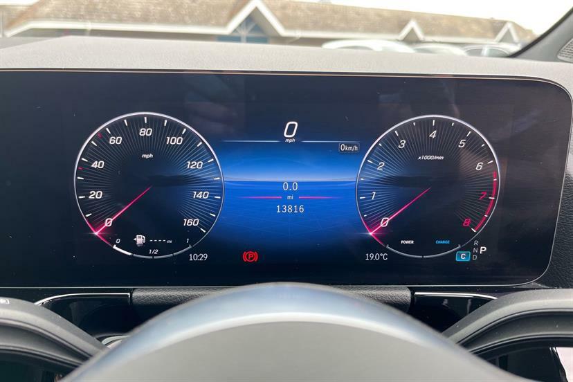 Mercedes-Benz GLA Class 200 Sport Executive Black #6