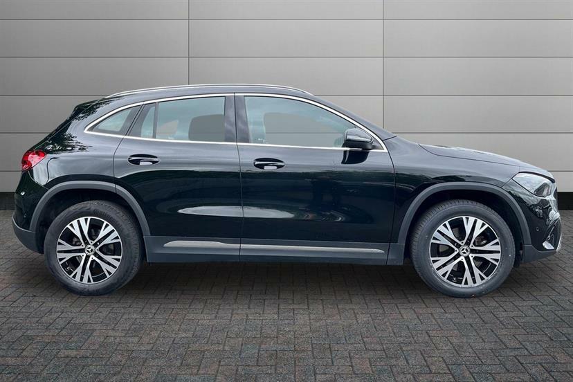 Mercedes-Benz GLA Class 200 Sport Executive Black #3
