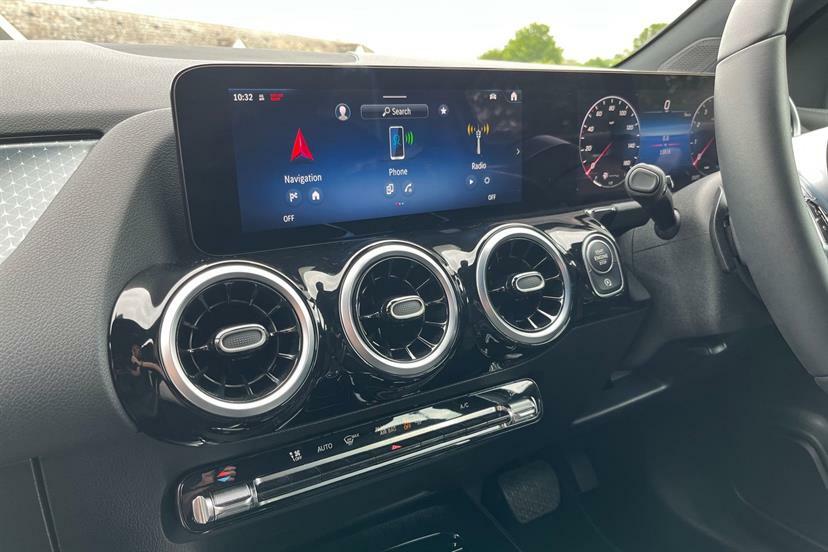 Mercedes-Benz GLA Class Amg Line Black #17