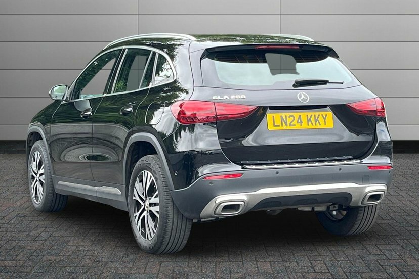 Mercedes-Benz GLA Class Gla200h Mhev Sport Executive LN24KKY Black #2