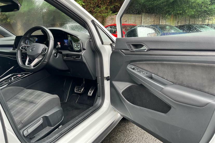 Volkswagen Golf Black Edition White #13