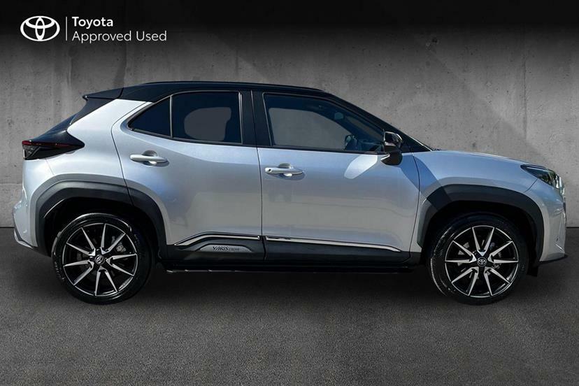 Toyota Yaris Cross 1.5 Hybrid 130 Gr Sport Cvt Black #4