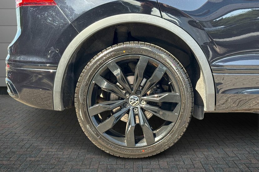 Volkswagen Tiguan 1.5 Tsi Black Edition Suv Dsg 150 Ps MM24SXS Black #5
