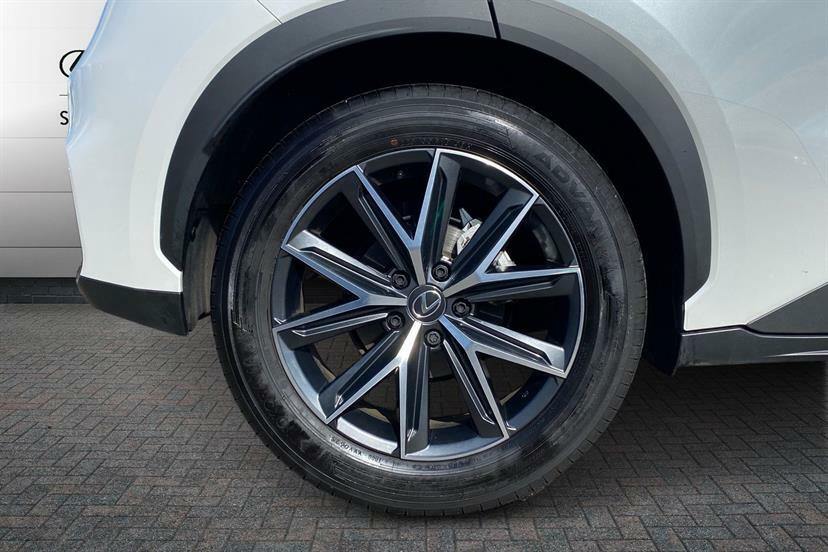 Lexus LBX 1.5 Premium Plus E-cvt White #5