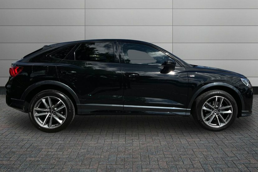 Audi Q3 2.0 Tdi 35 Black Edition Sportback S Tr Black #4
