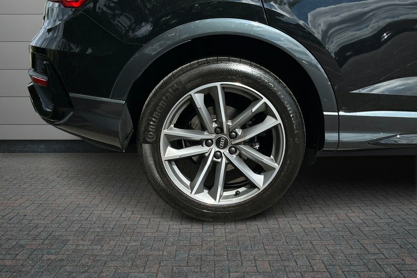 Audi Q3 2.0 Tdi 35 Black Edition Sportback S Tr Black #5