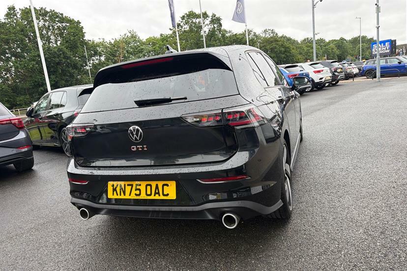 Volkswagen Golf Match White #17