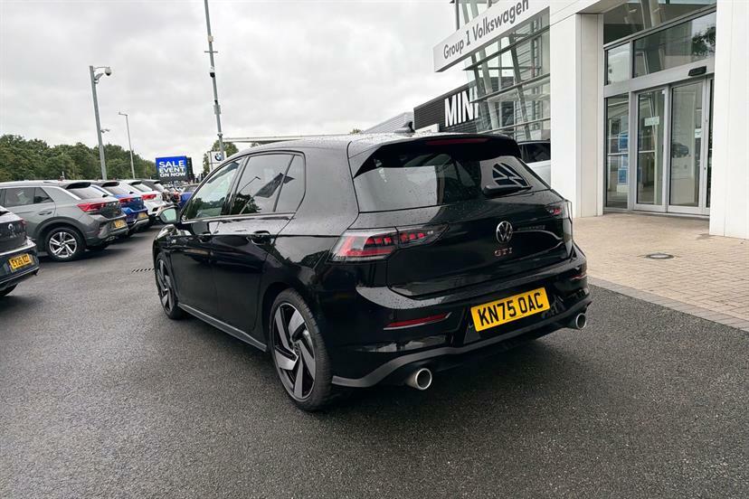 Volkswagen Golf Match White #19