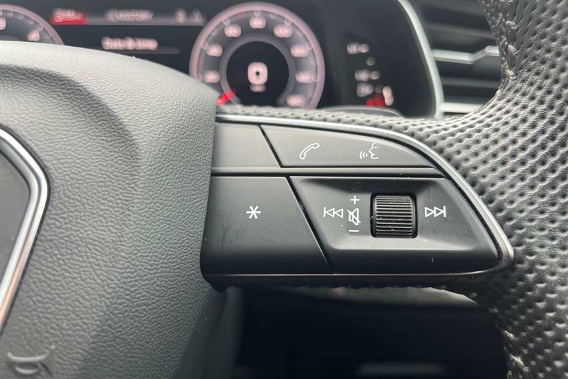 Audi Q8 2018 68 3.0 Black #17