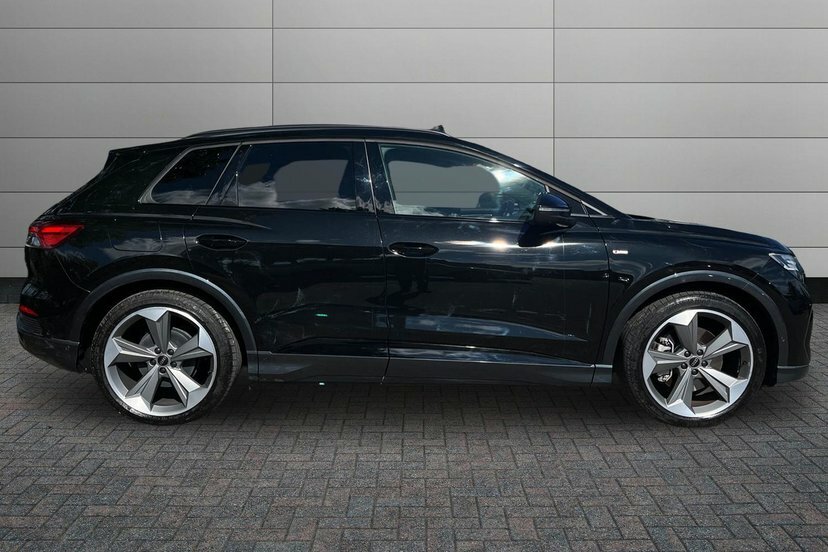 Audi Q4 E Tron 45 Black Edition Suv 82Kwh 286 Black #4