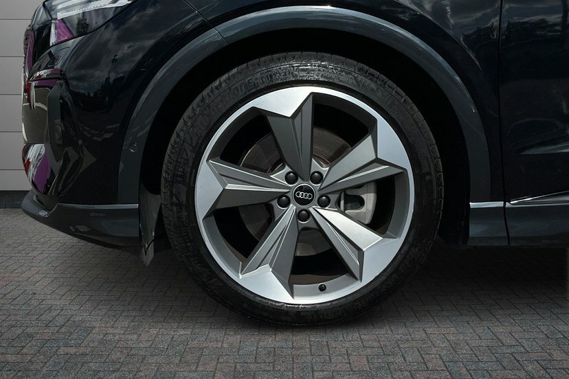 Audi Q4 E Tron 45 Black Edition Suv 82Kwh 286 Black #5