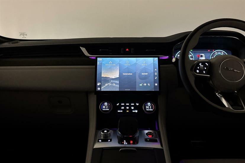 Jaguar F-Pace 2.0 D200 R-dynamic Se Black Awd 2024 White #13