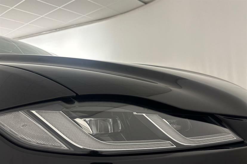 Jaguar F-Pace 2.0 D200 R-dynamic Se Black Awd 2024 White #15