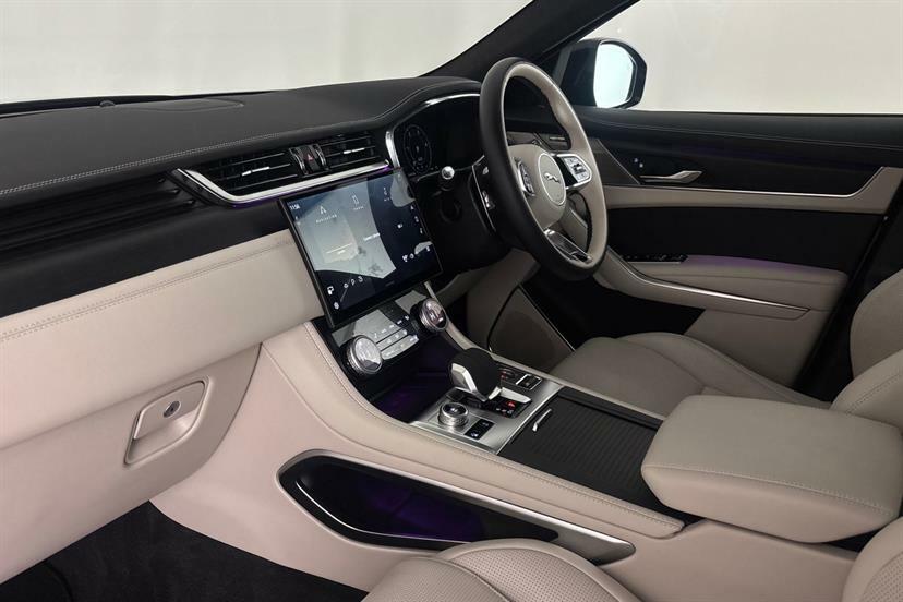 Jaguar F-Pace 2.0 D200 R-dynamic Se Black Awd 2024 White #26