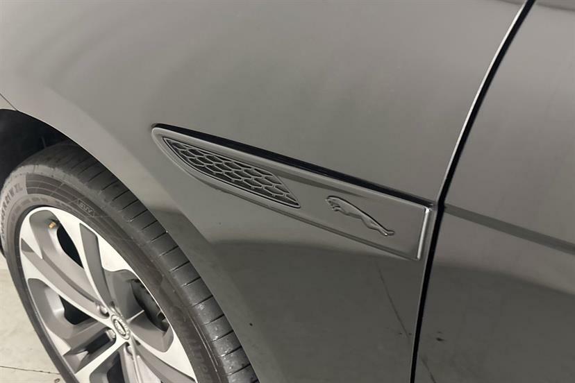 Jaguar F-Pace 2.0 D200 R-dynamic Se Black Awd 2024 White #18