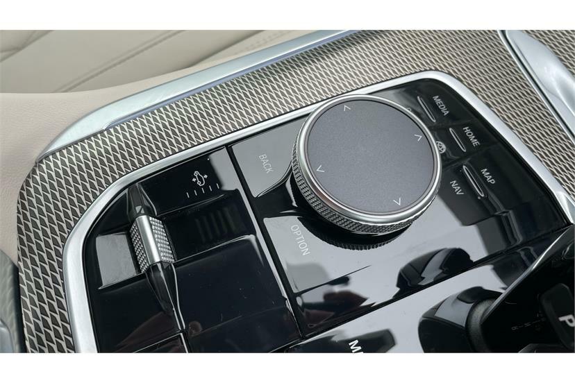 BMW X5 Xdrive45e M Sport Tech Pack White #64