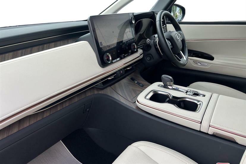Lexus LM 350H 2.5 Takumi E-cvt 4 Seat Black #2